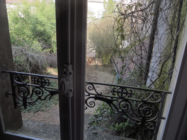 uitzicht uit slaapkamer op tuin